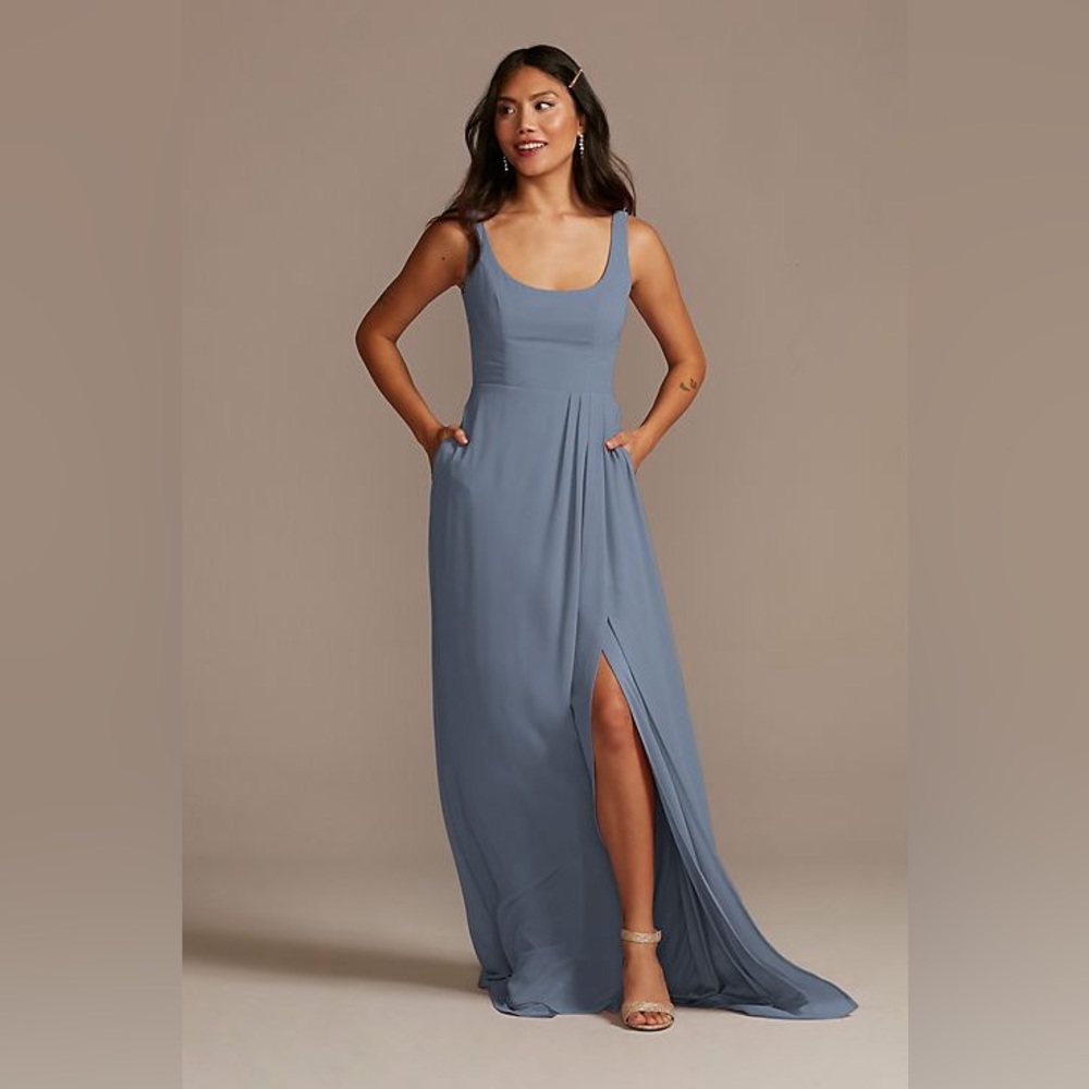 David’s bridal steel blue floor length bridesmaid dress. Size 6.